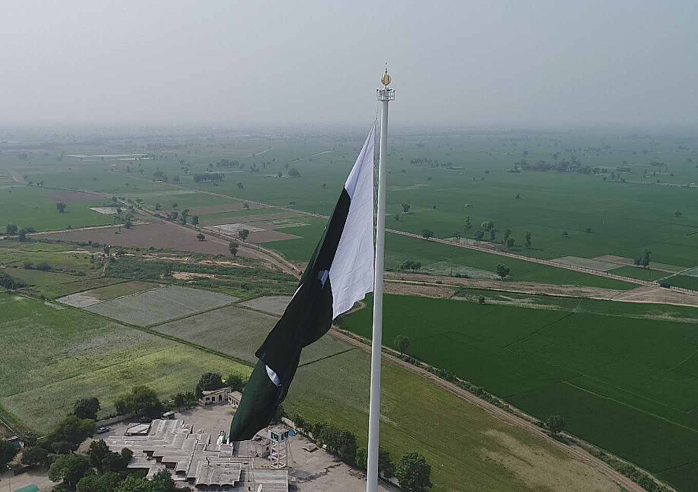 Videos - Highest Flagpole in South Asia at wahga border Lahore, Pakistan (Turnkey Project)